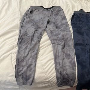 Lululemon Tech Workout Pants Men’s Size XL Grey Zipper Pockets Stretch Material